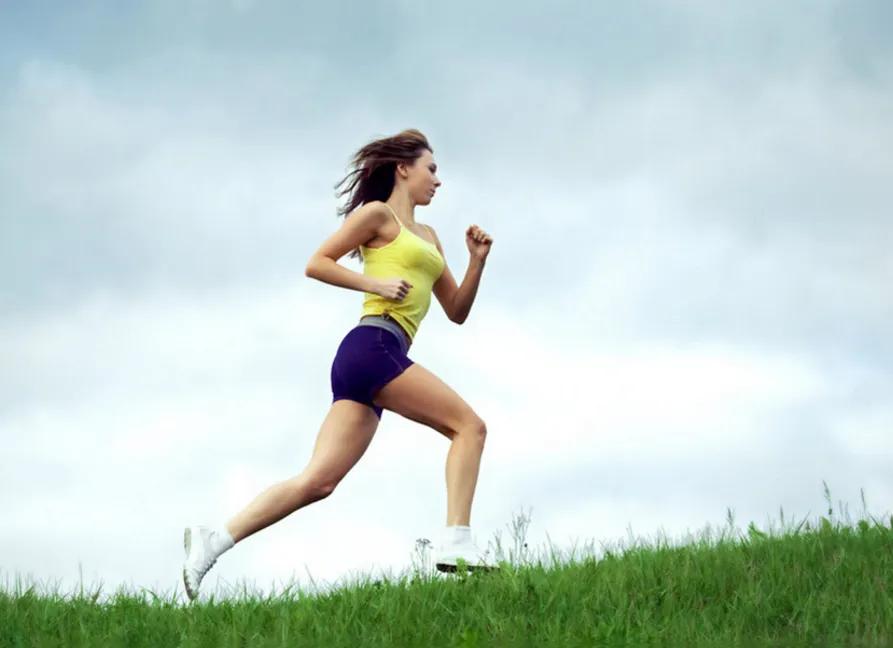 跑步装备需求_什么软件可以设计跑步路线_跑步服装选择