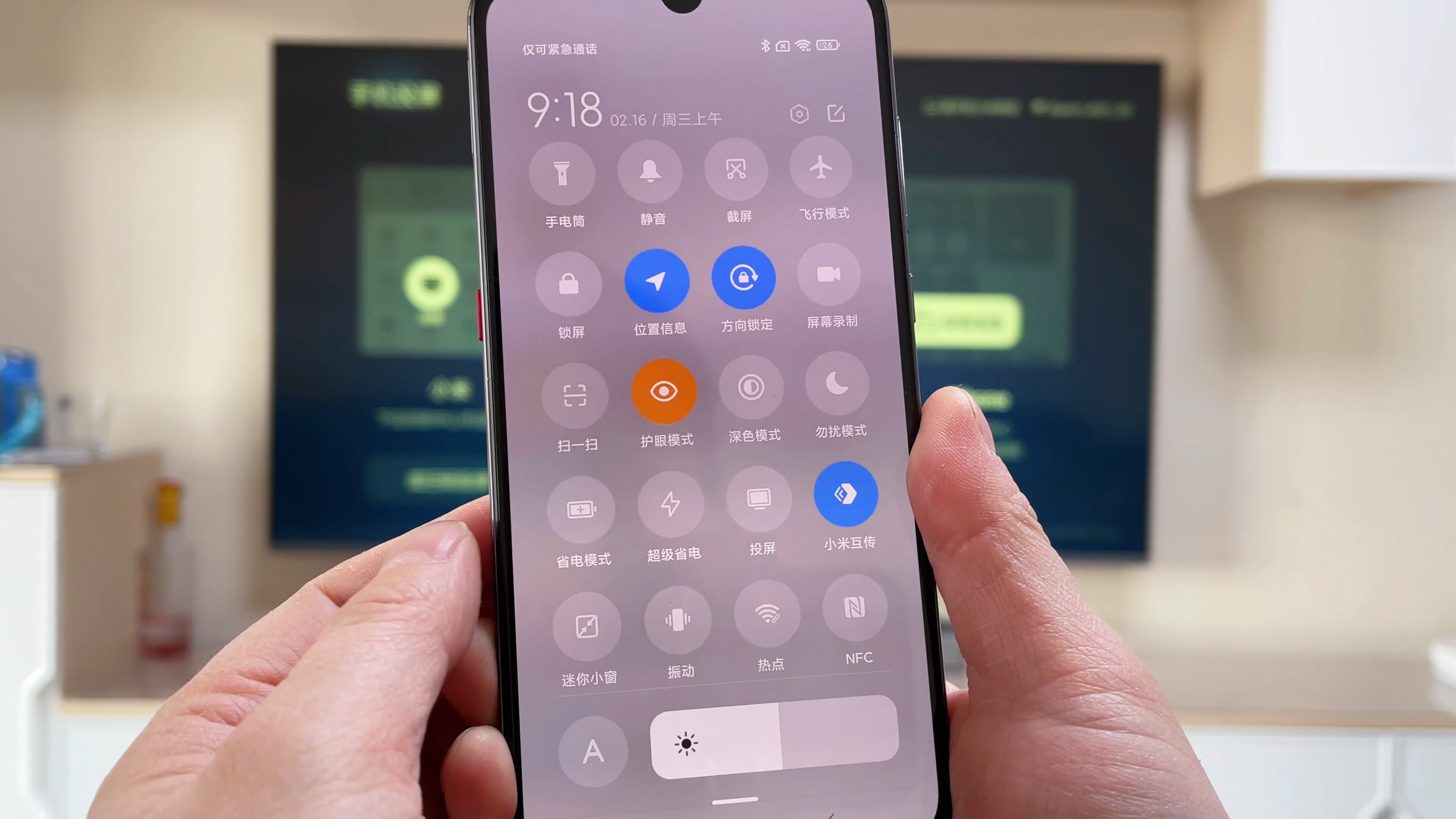 投影电视荣耀盒子上怎么下载应用_旧手机变电视盒子操作步骤_旧手机改造电视盒子教程