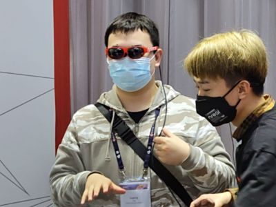 在MWCS展会现场，我们聚焦于Nreal的展位，体验了他们的AR头显；5G技术的商用化进程，正推动着AR产业的蓬勃发展。