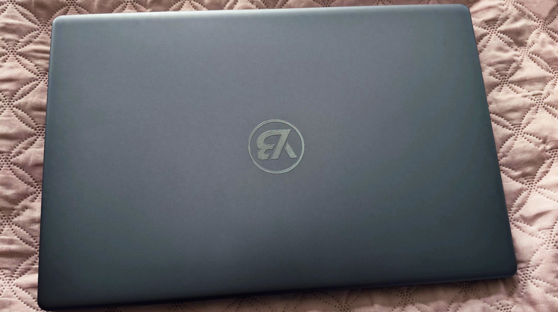 开·云体育app下载安装 15.6英寸1080p屏加双C口组合，这款国产笔记本电脑，高配版流畅用