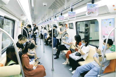 地铁开通+尾号限行 这个周一早高峰比往常好一些