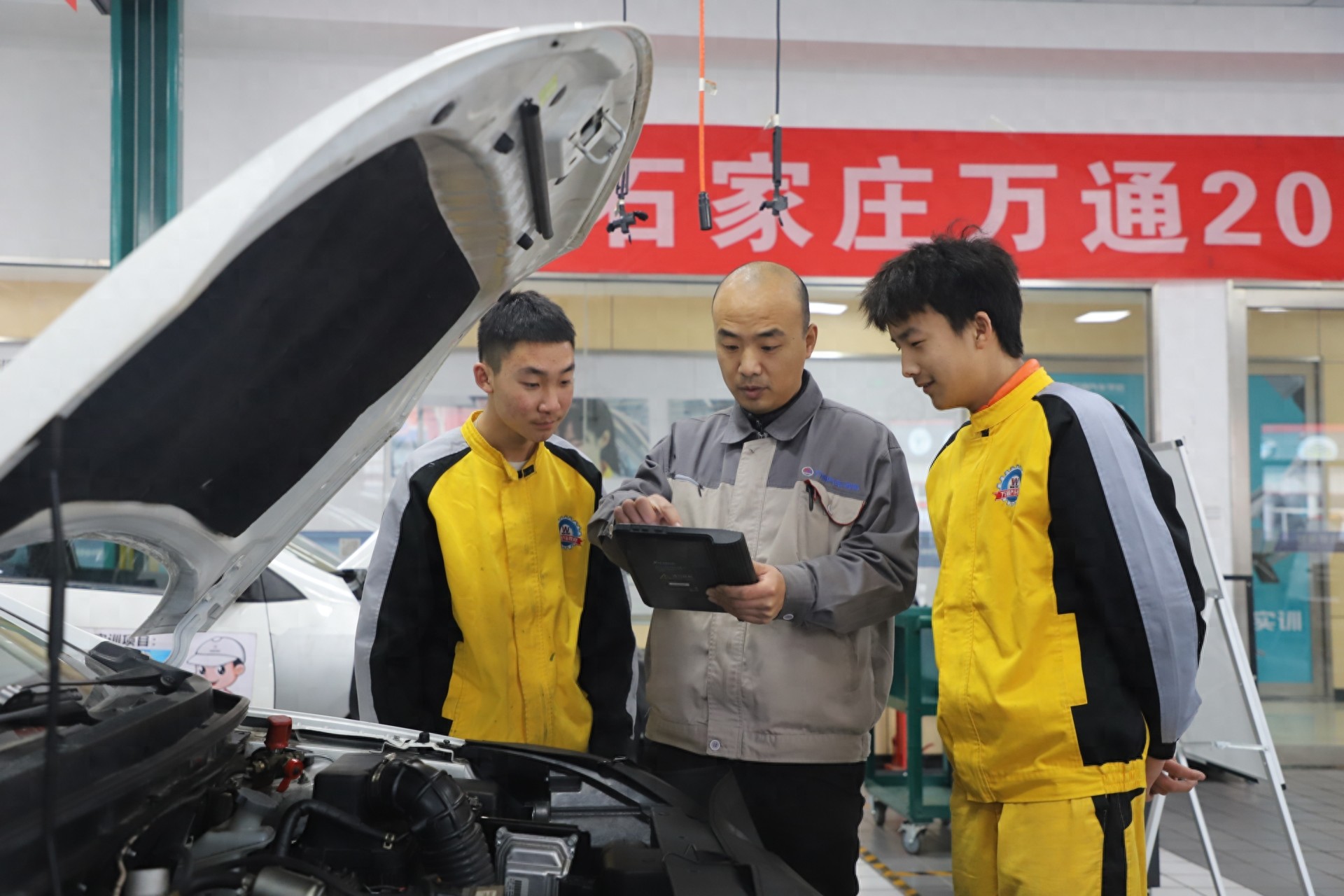 kiayun手机版登录app游戏登录入口.手机端安装.cc 职业汽修学校深度剖析：费用、优势与靠谱之选