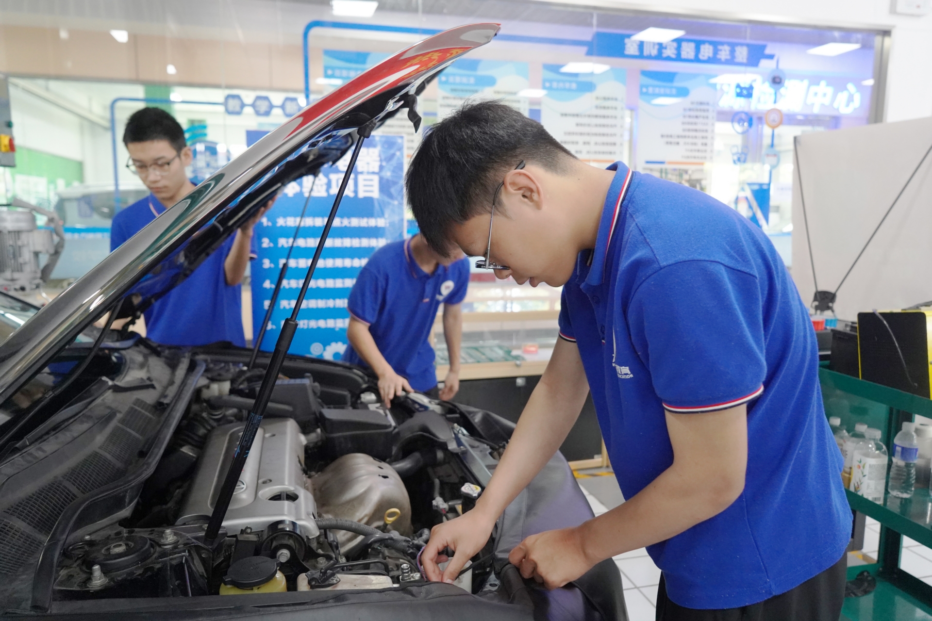 职业汽修学校前十强推荐_职业汽修学校学费_湖南万通汽修