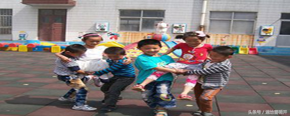 孩子们在幼儿园乐翻天了！民间游戏怎么玩？
