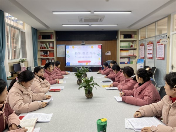 幼儿园教师个人总结交流_合肥市双岗幼儿园教师经验分享_小班游戏专题小结