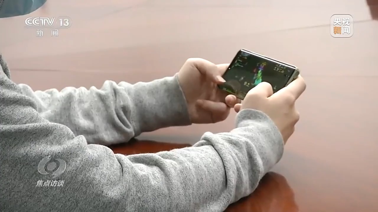 焦点访谈丨未成年人轻松绕开“防沉迷”系统玩游戏 背后有哪些猫腻？