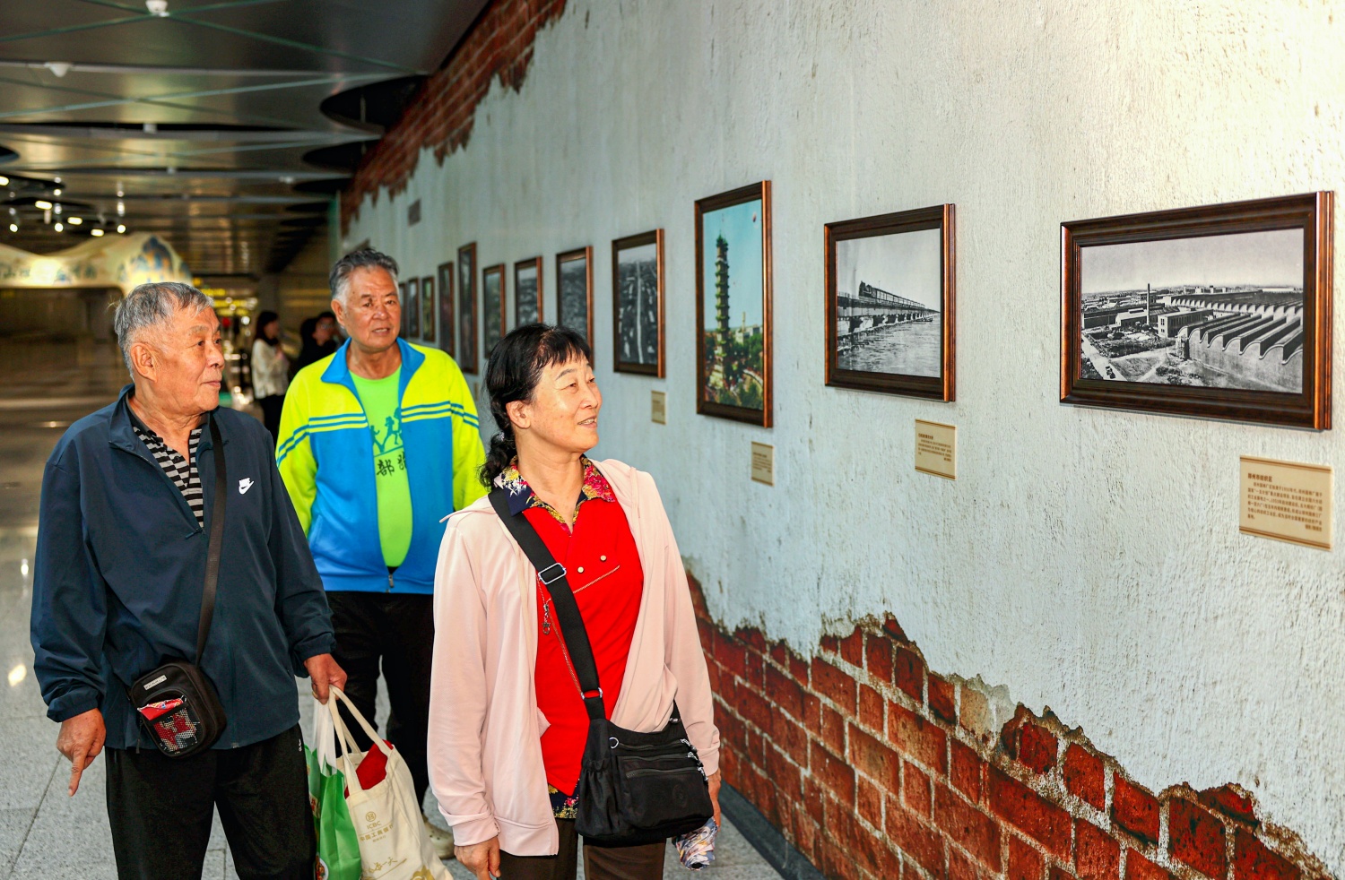 绿城记忆豫见未来_郑州地铁数字艺术影像展_郑州晚报地铁报 生活 应用 app