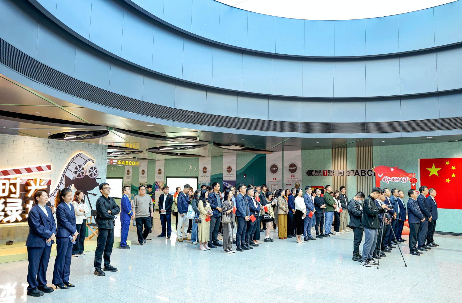 郑州晚报地铁报 生活 应用 app_绿城记忆豫见未来_郑州地铁数字艺术影像展