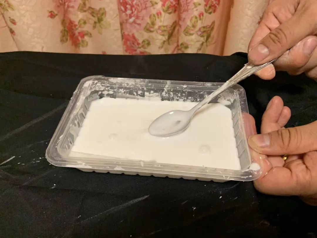 制作非牛顿流体教程_非牛顿流体实验_非牛顿流体生活应用