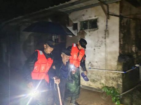 广东韶关洪涝灾害解放军救援_广东部队都有哪些_陆军第74集团军某旅韶关抗洪