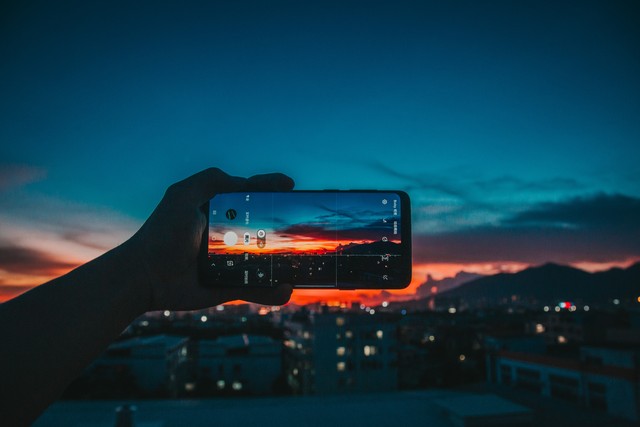 手机摄影技巧_比较好的手机p图软件_如何用手机拍出专业级照片