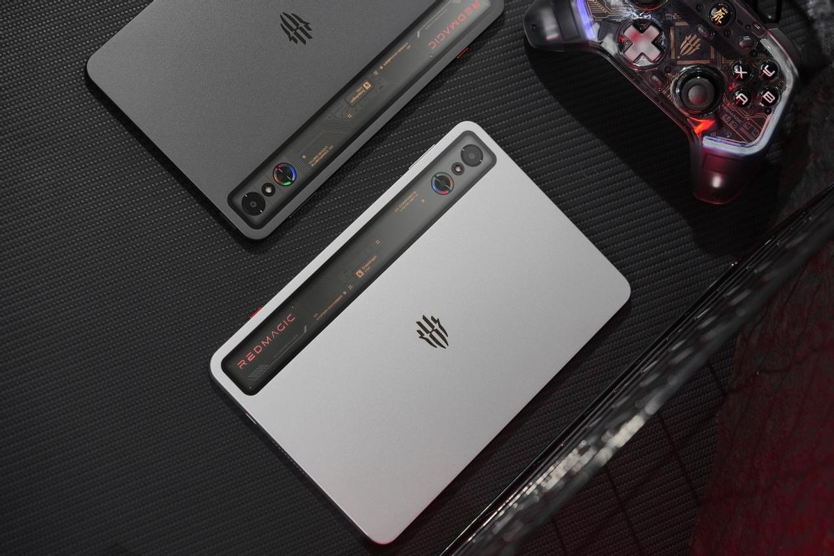红魔电竞平板3 Pro_骁龙8至尊处理器_大型游戏平板电脑推荐
