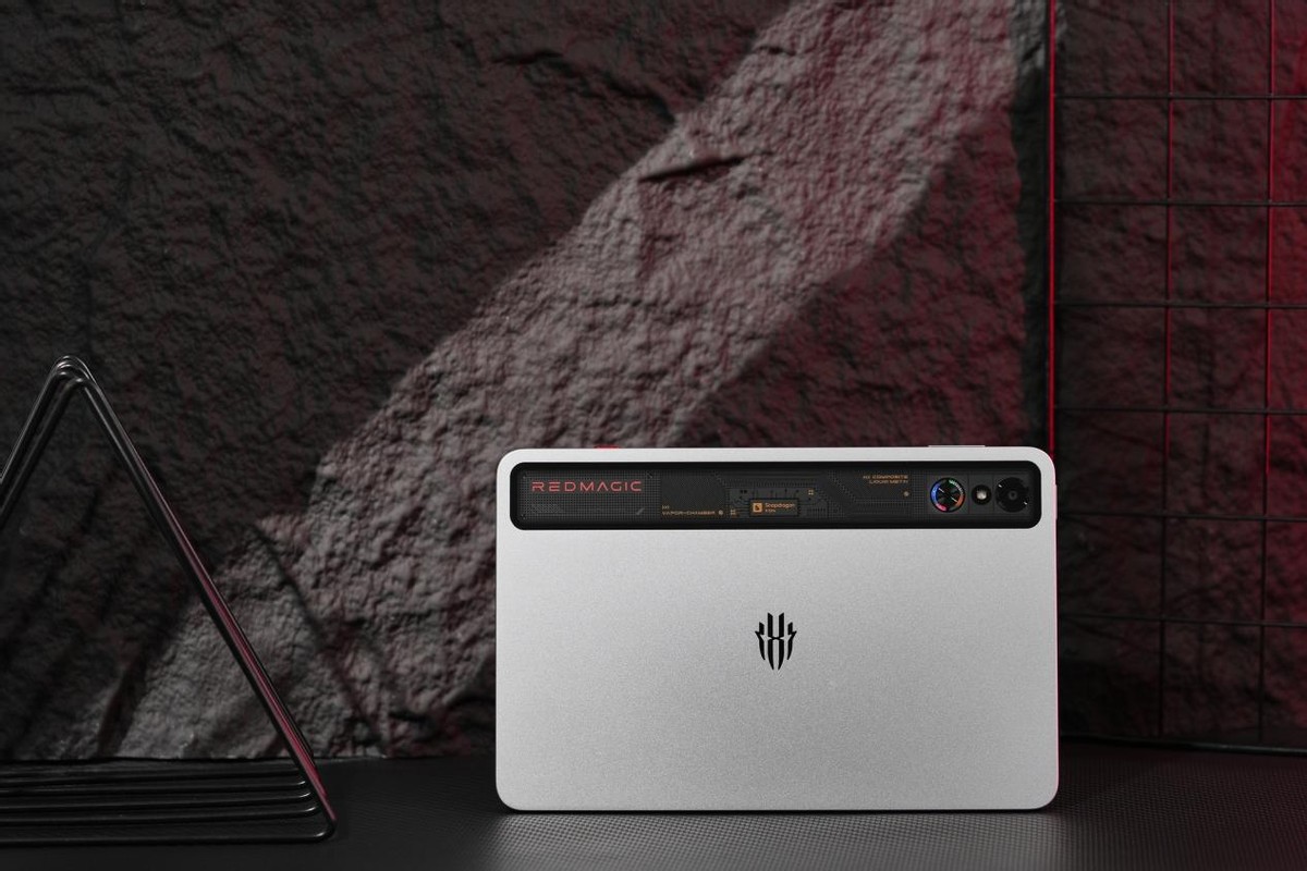 骁龙8至尊处理器_红魔电竞平板3 Pro_大型游戏平板电脑推荐