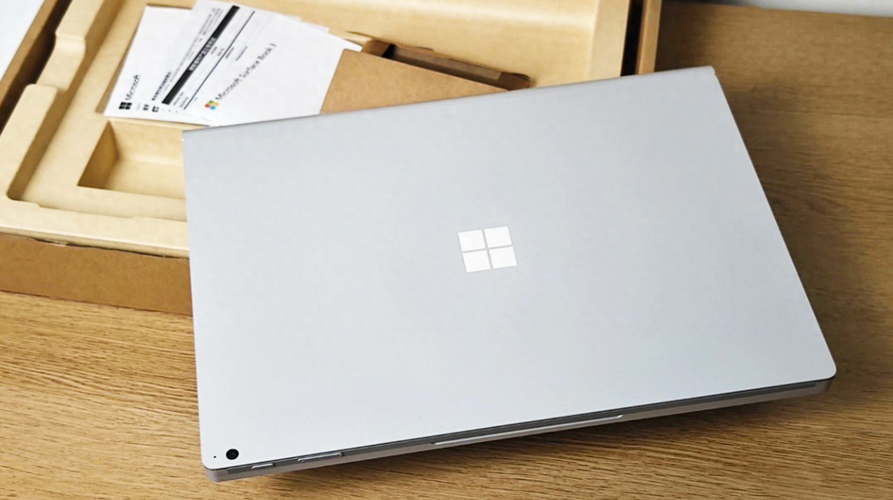 老型号微软二合一平板电脑，15英寸4K屏清晰锐利，性能强劲流畅用