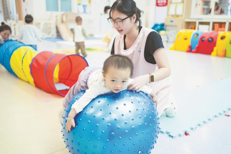 托育园宝宝精细动作能力训练_小班游戏专题小结_托育园保育师感统训练方法