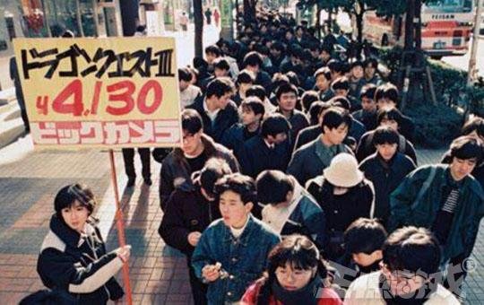 老玩家怀念FC卡带游戏时光_FC游戏故事分享_魂斗罗 手柄玩