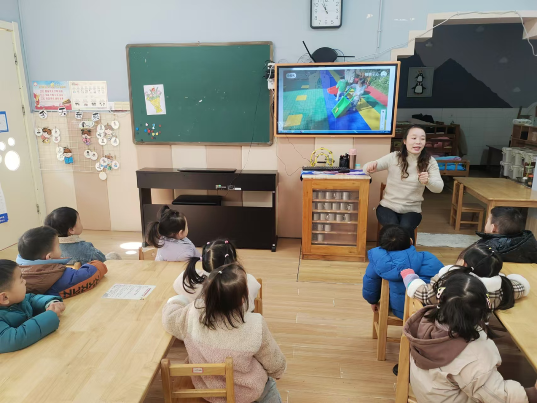 幼儿推小车游戏活动_小班游戏专题小结_幼儿体育游戏案例分析