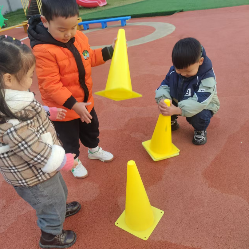 幼儿推小车游戏活动_小班游戏专题小结_幼儿体育游戏案例分析