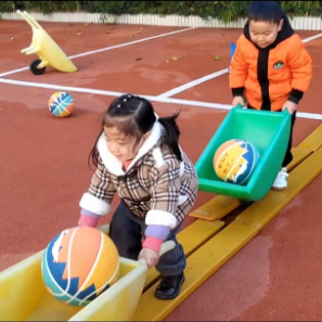 幼儿推小车游戏活动_幼儿体育游戏案例分析_小班游戏专题小结