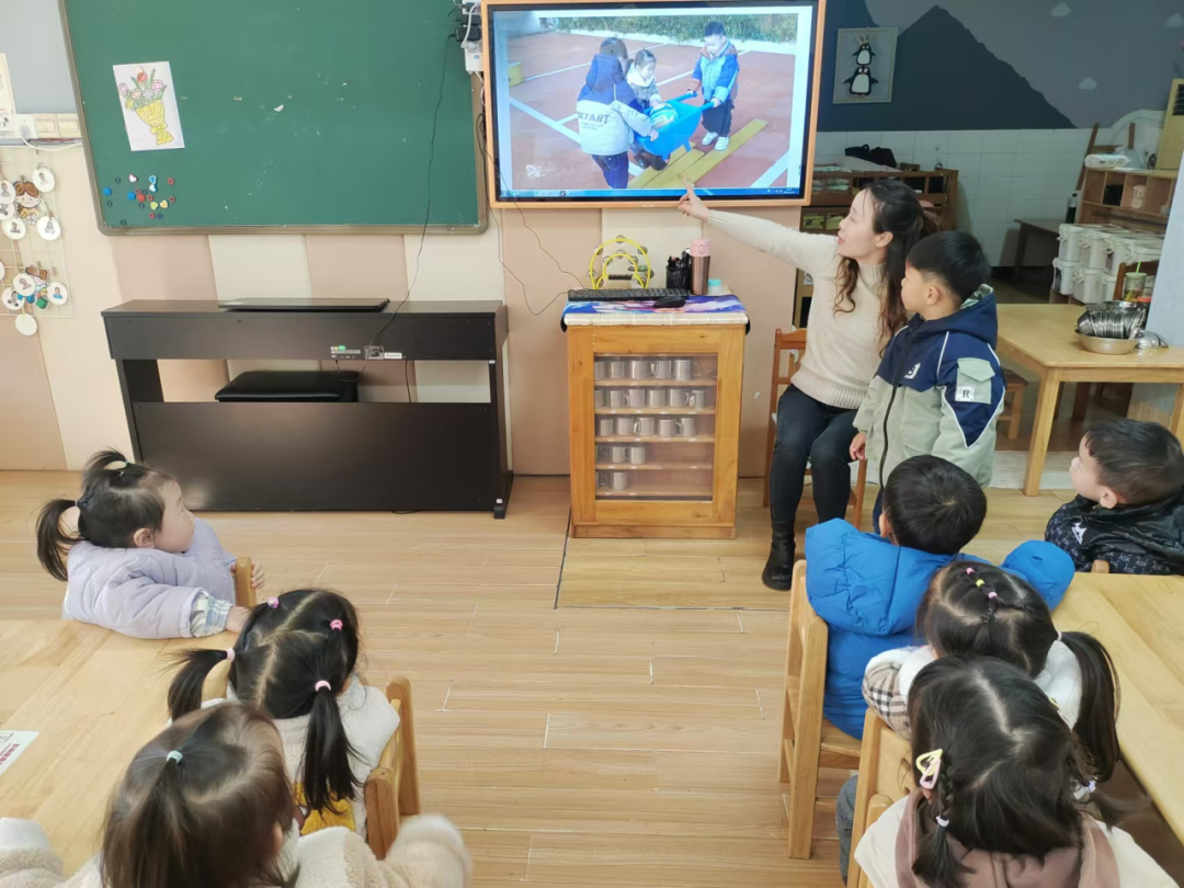 小班游戏专题小结_幼儿体育游戏案例分析_幼儿推小车游戏活动