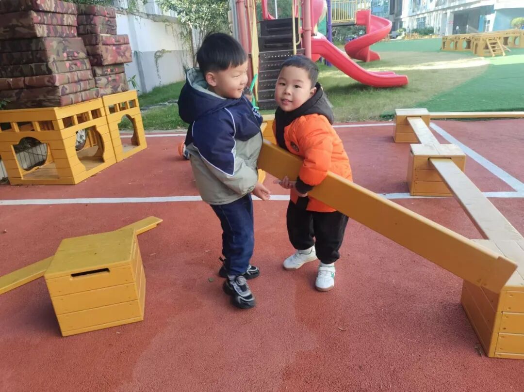 幼儿体育游戏案例分析_小班游戏专题小结_幼儿推小车游戏活动