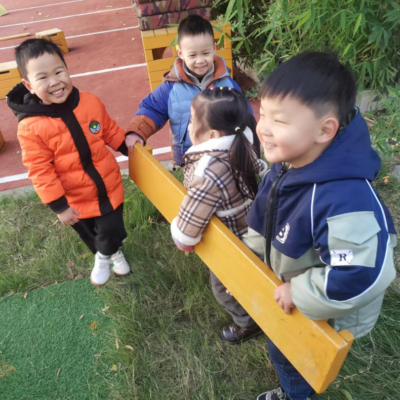 幼儿体育游戏案例分析_小班游戏专题小结_幼儿推小车游戏活动