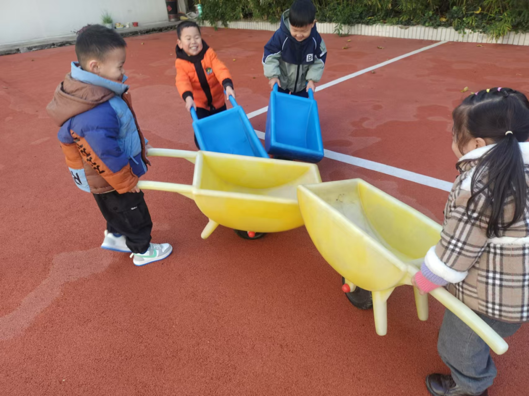 小班游戏专题小结_幼儿体育游戏案例分析_幼儿推小车游戏活动