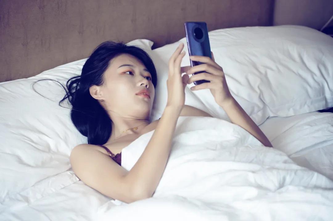 kiayun手机版登录app游戏登录入口.手机端安装.cc 刷手机时，很多人有这种癖好，可能是得了一种“病”……