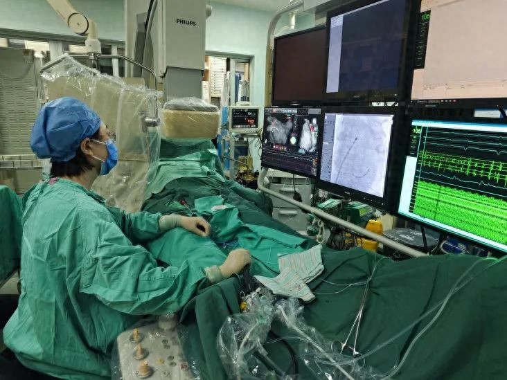 kiayun手机版登录 【朝医新闻】心脏中心心律失常团队使用智能温控超高功率消融导管完成房颤射频消融手术