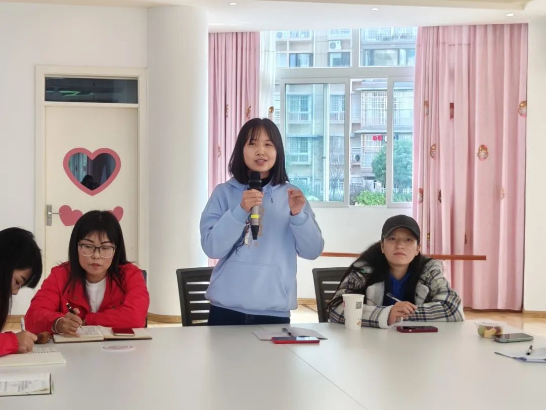 校园文化建设研讨_幼儿园早操编排技巧_小班幼儿手指游戏教研专题小结