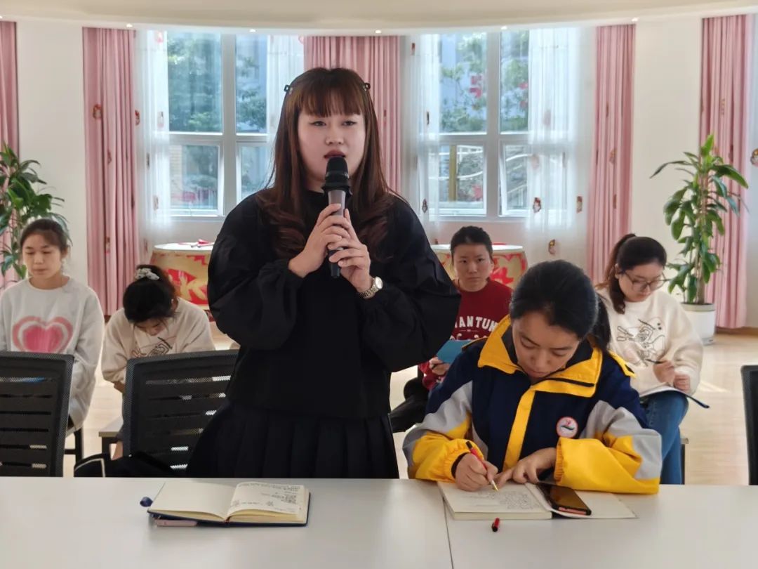 校园文化建设研讨_幼儿园早操编排技巧_小班幼儿手指游戏教研专题小结