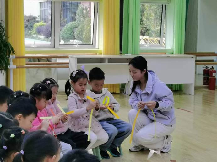 幼儿手工编织活动_基于美育浸润视角下幼儿手工编织活动_小班幼儿手指游戏教研专题小结