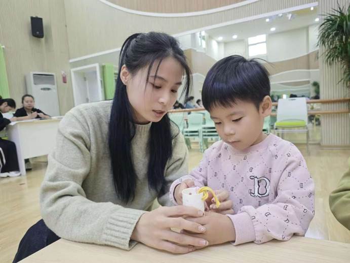 基于美育浸润视角下幼儿手工编织活动_幼儿手工编织活动_小班幼儿手指游戏教研专题小结