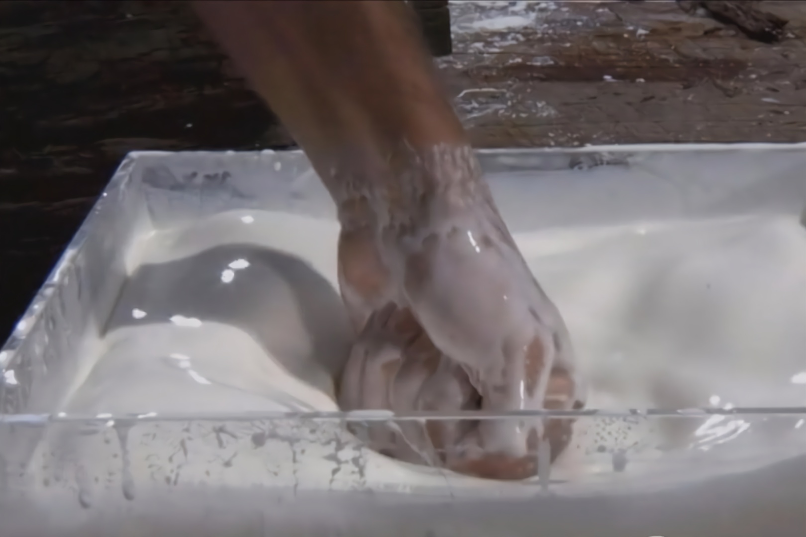 非牛顿流体生活应用_生活大爆炸 非牛顿流体 科普