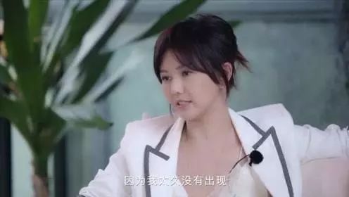 云手机网页版 隐退3次依然可以红20年 素颜配拖鞋的她照样可以美的任性