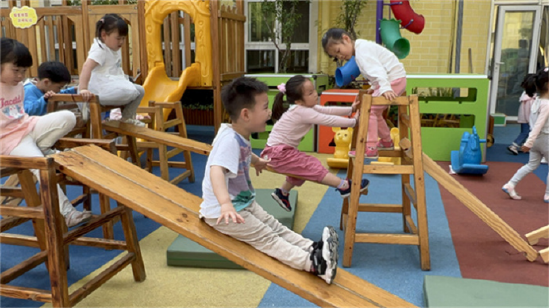 安吉梯搭建游戏_幼儿园游戏专题总结_幼儿自主探究学习