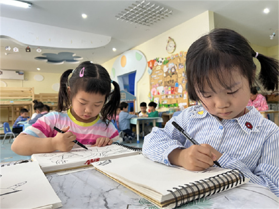 幼儿园游戏专题总结_幼儿自主探究学习_安吉梯搭建游戏