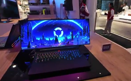 kia云手机版登录 联想展示延展屏游戏本概念机，一机三个尺寸｜直击CES