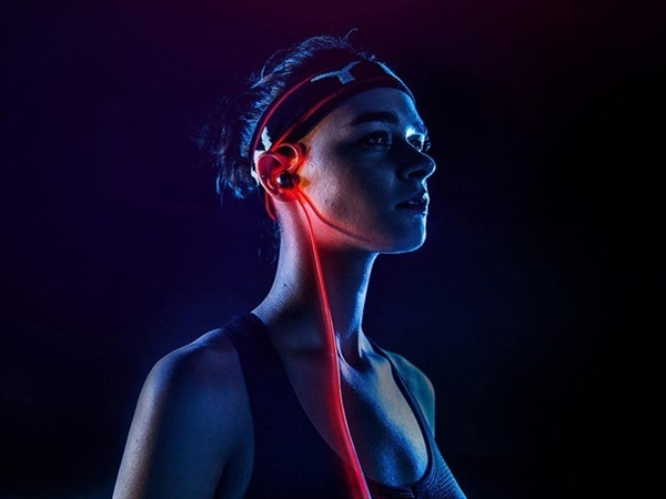 云手机网页版 什么是耳机的听诊器效应 克服它的办法来了